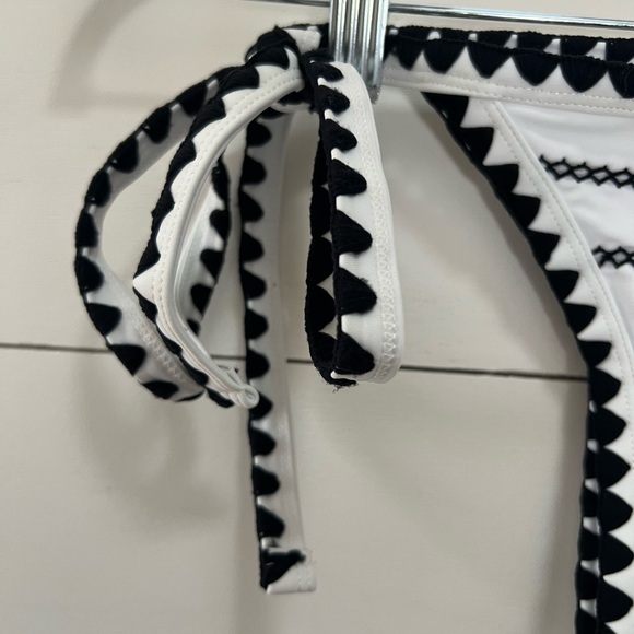 Embroidered Black and White Cheeky Bikini Bottom Tie Sides NWOT size Medium - Picture 3 of 6